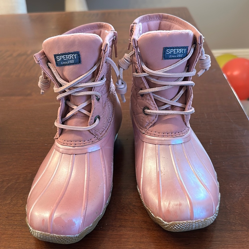 Girls Sperry rain boots!  Pearlized rosy pink. US size 2 girls.  EUC